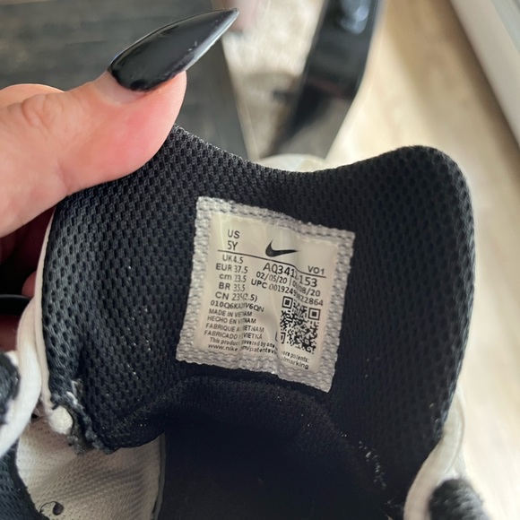 Nike Kyrie Flytrap 2 GS White/Black/Lime Blast/Persian Violet Basketball Shoes - Picture 2 of 3